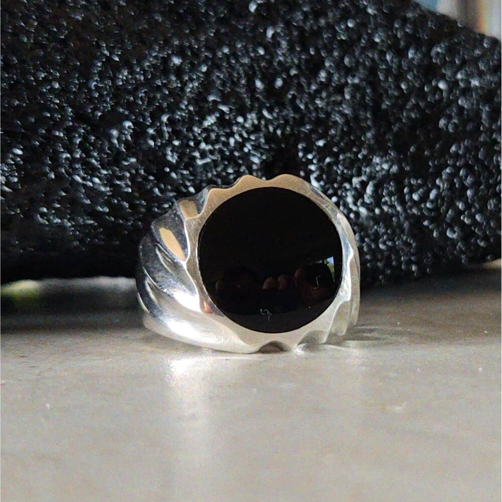 Men's Handcrafted Polished Natural Onyx Sterling Silver Ring - Picture 9 of 16